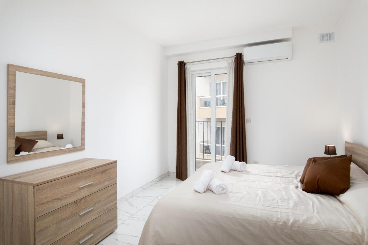 Sea View Apartment 2 Bedrooms 2 Bathrooms, 2 Minutes Away From The Sea Saint Julian's Екстер'єр фото