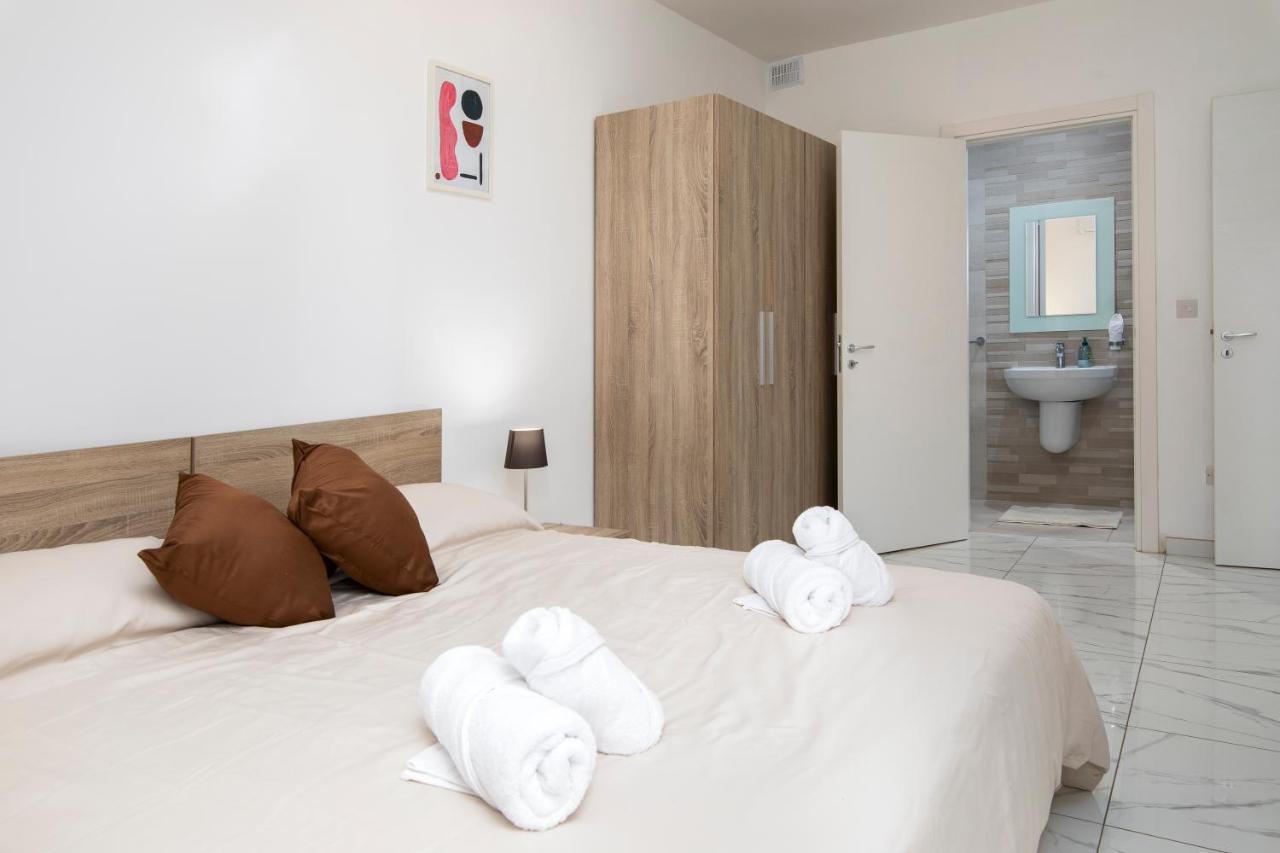 Sea View Apartment 2 Bedrooms 2 Bathrooms, 2 Minutes Away From The Sea Saint Julian's Екстер'єр фото